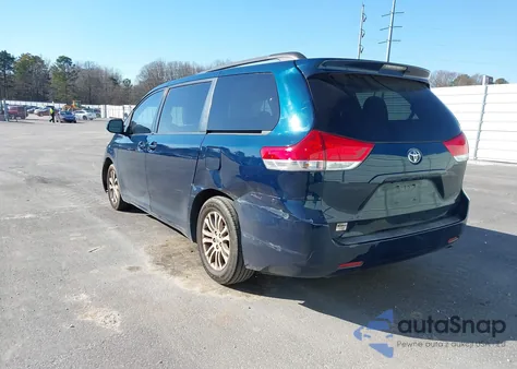 2011 Toyota Sienna Xle V6 z USA, uszkodzony, nr VIN 5TDYK3DC2BS012458